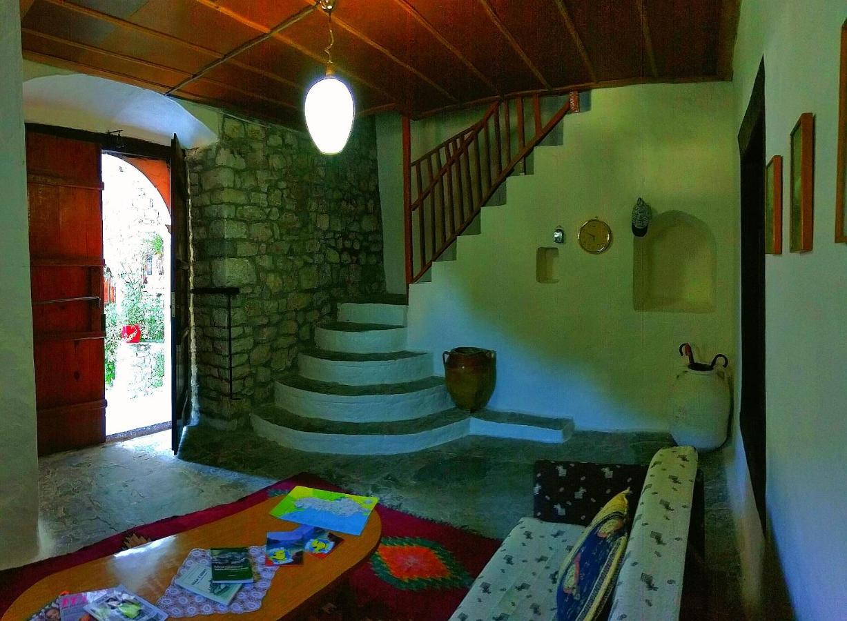Guest House Panorama Berat Esterno foto