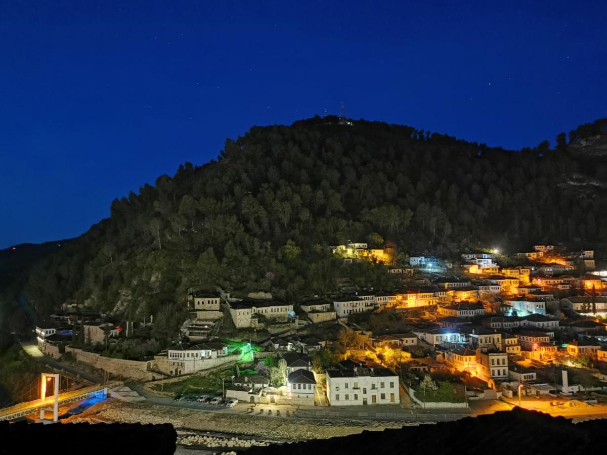 Guest House Panorama Berat Esterno foto