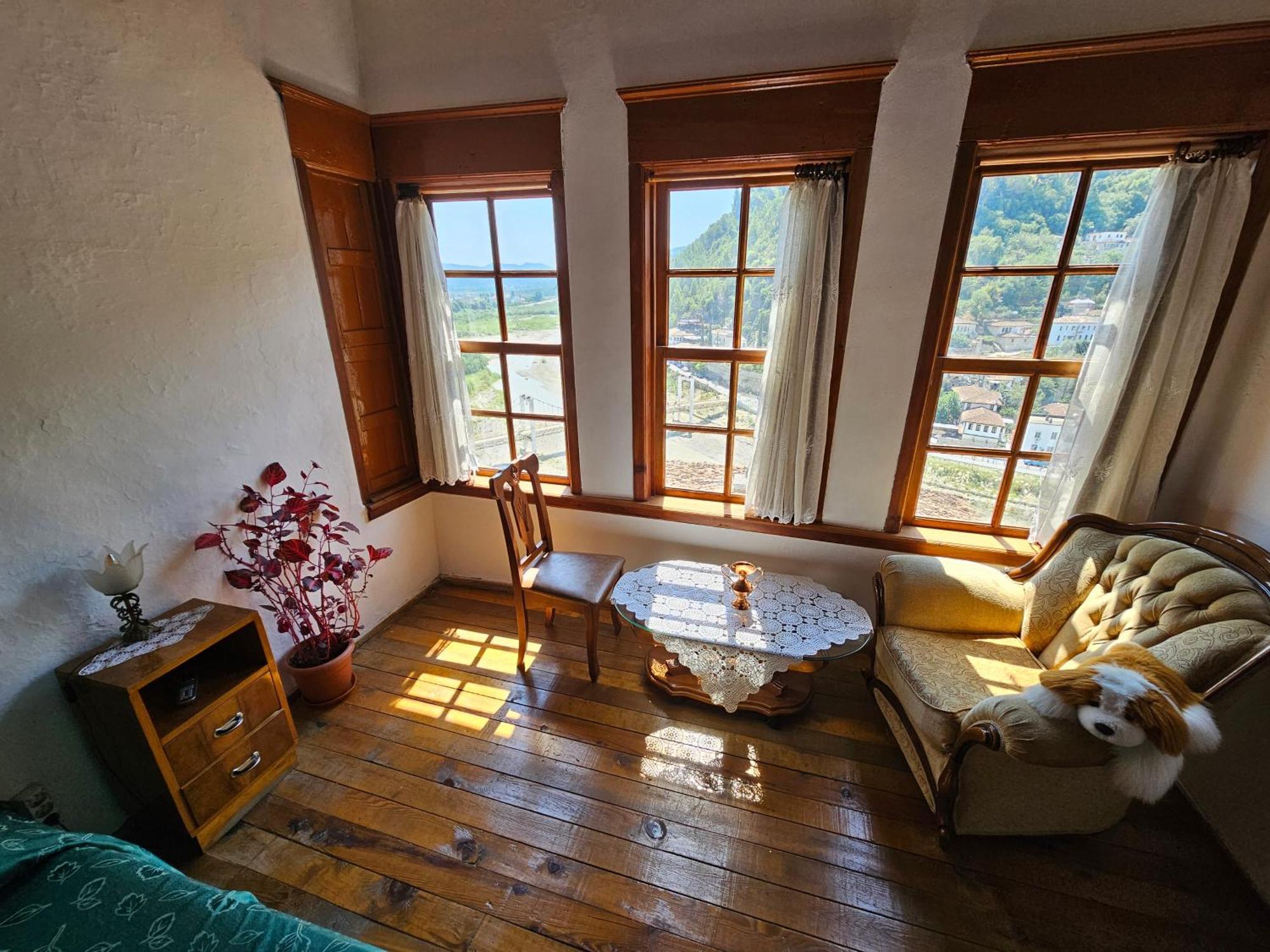 Guest House Panorama Berat Esterno foto