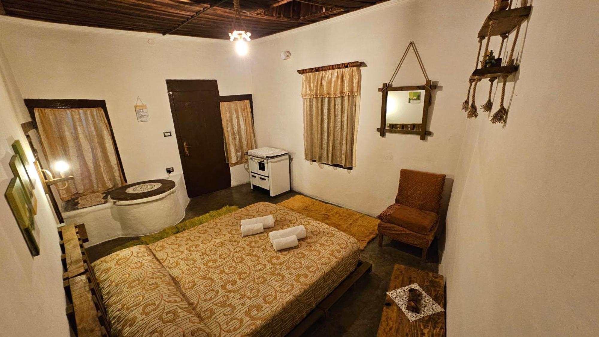 Guest House Panorama Berat Esterno foto