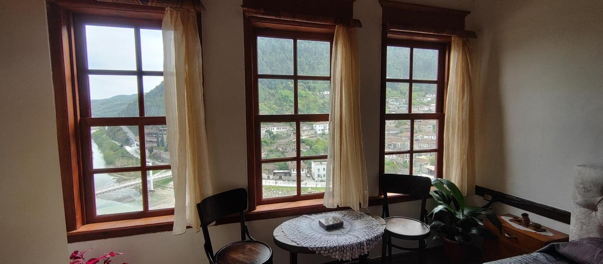 Guest House Panorama Berat Esterno foto