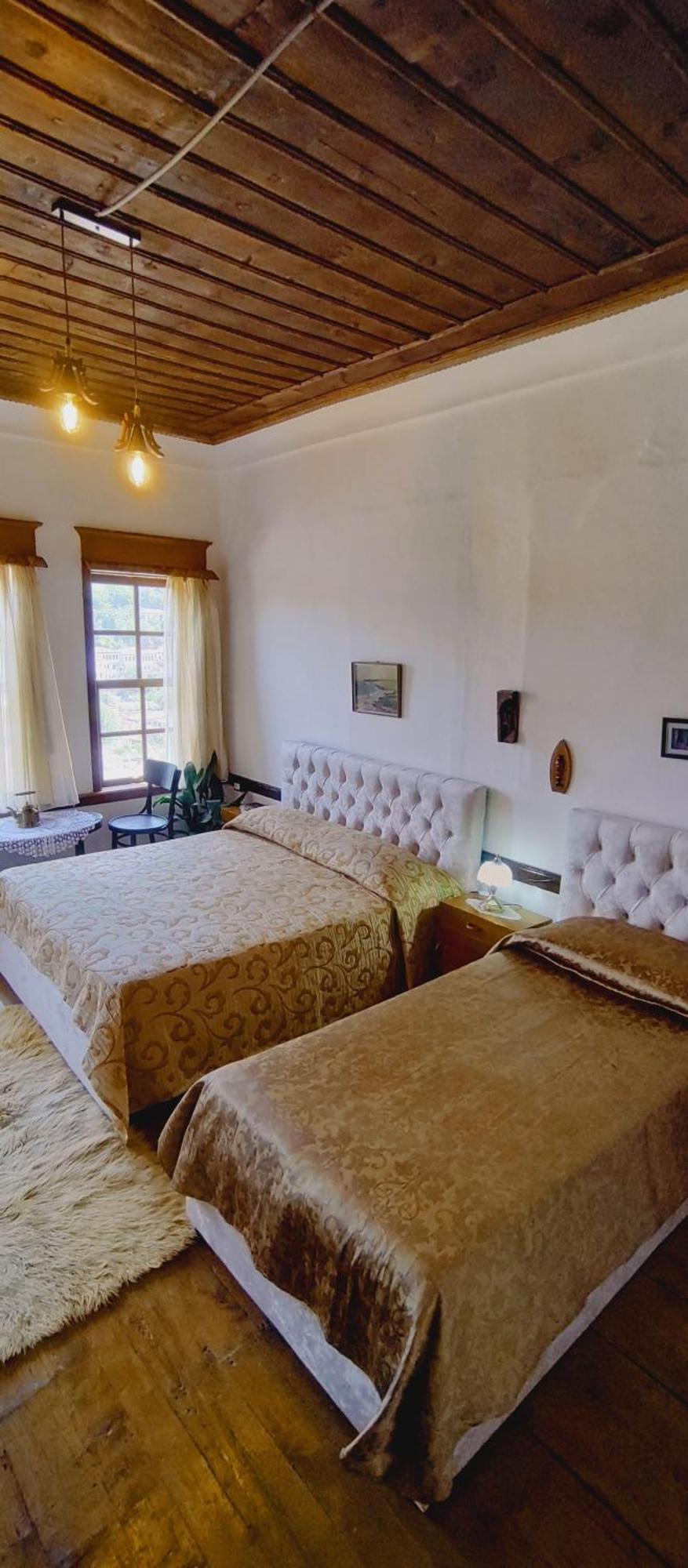 Guest House Panorama Berat Esterno foto