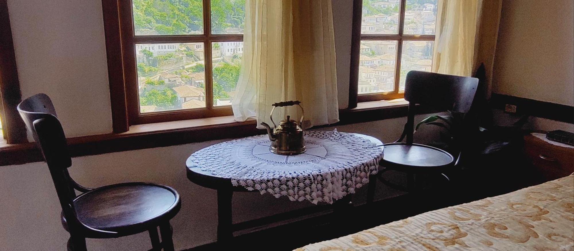 Guest House Panorama Berat Esterno foto