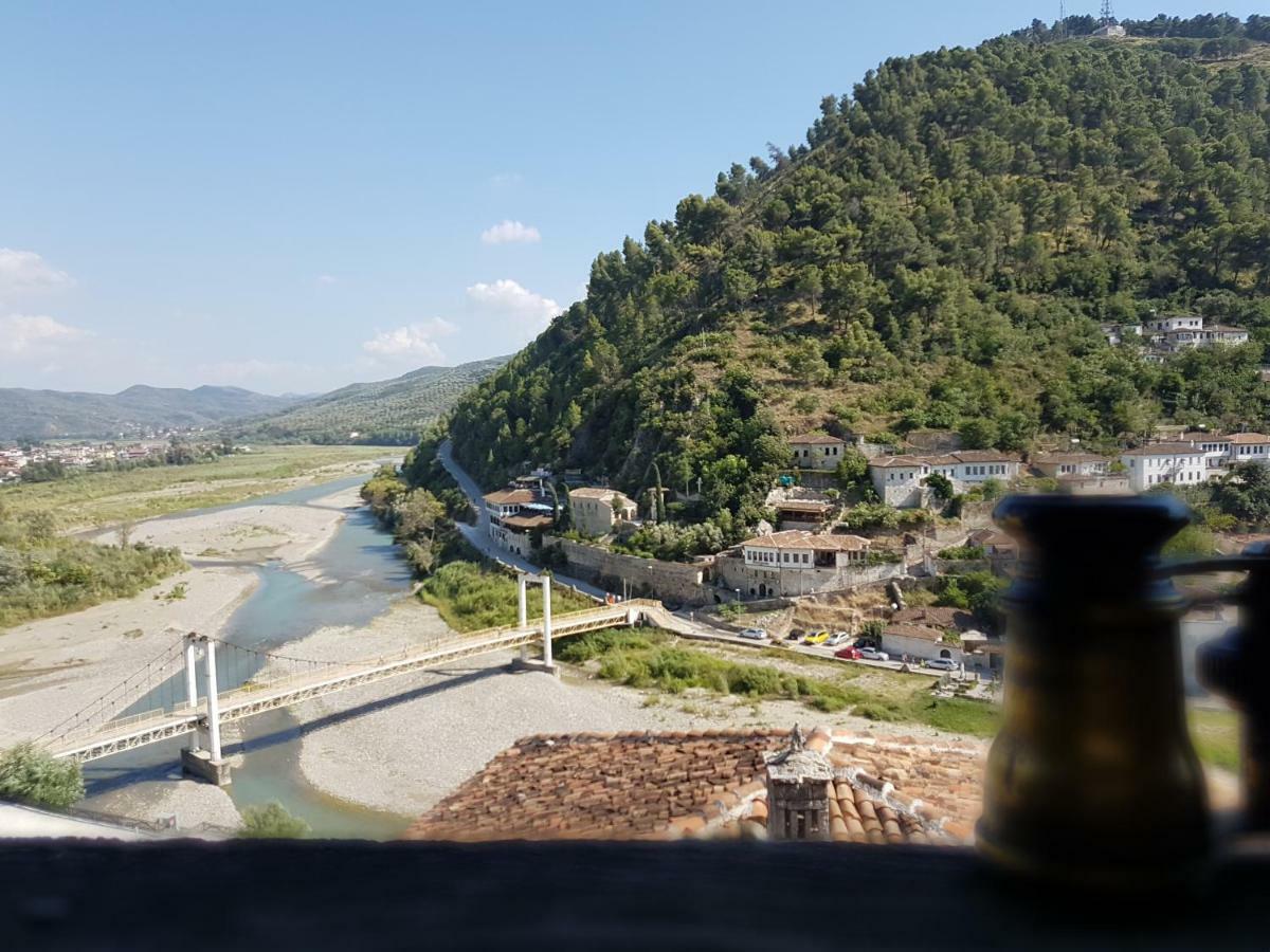 Guest House Panorama Berat Esterno foto